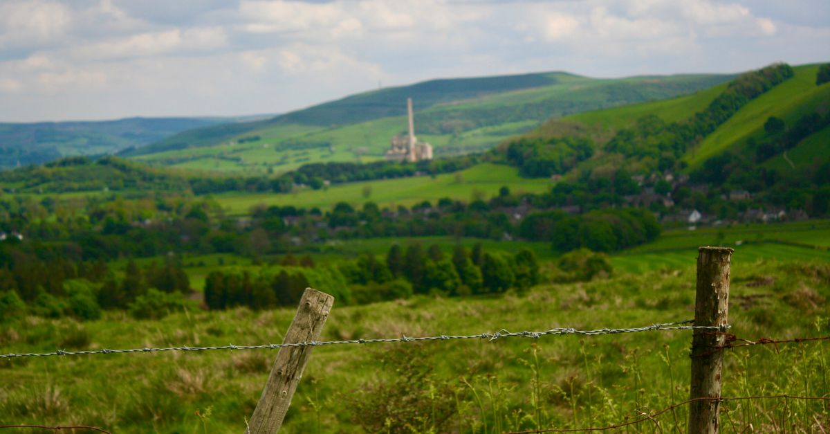Castleton Ghreen Scenic View of Castleton Hills and Green Landscape · Free Stock Photo