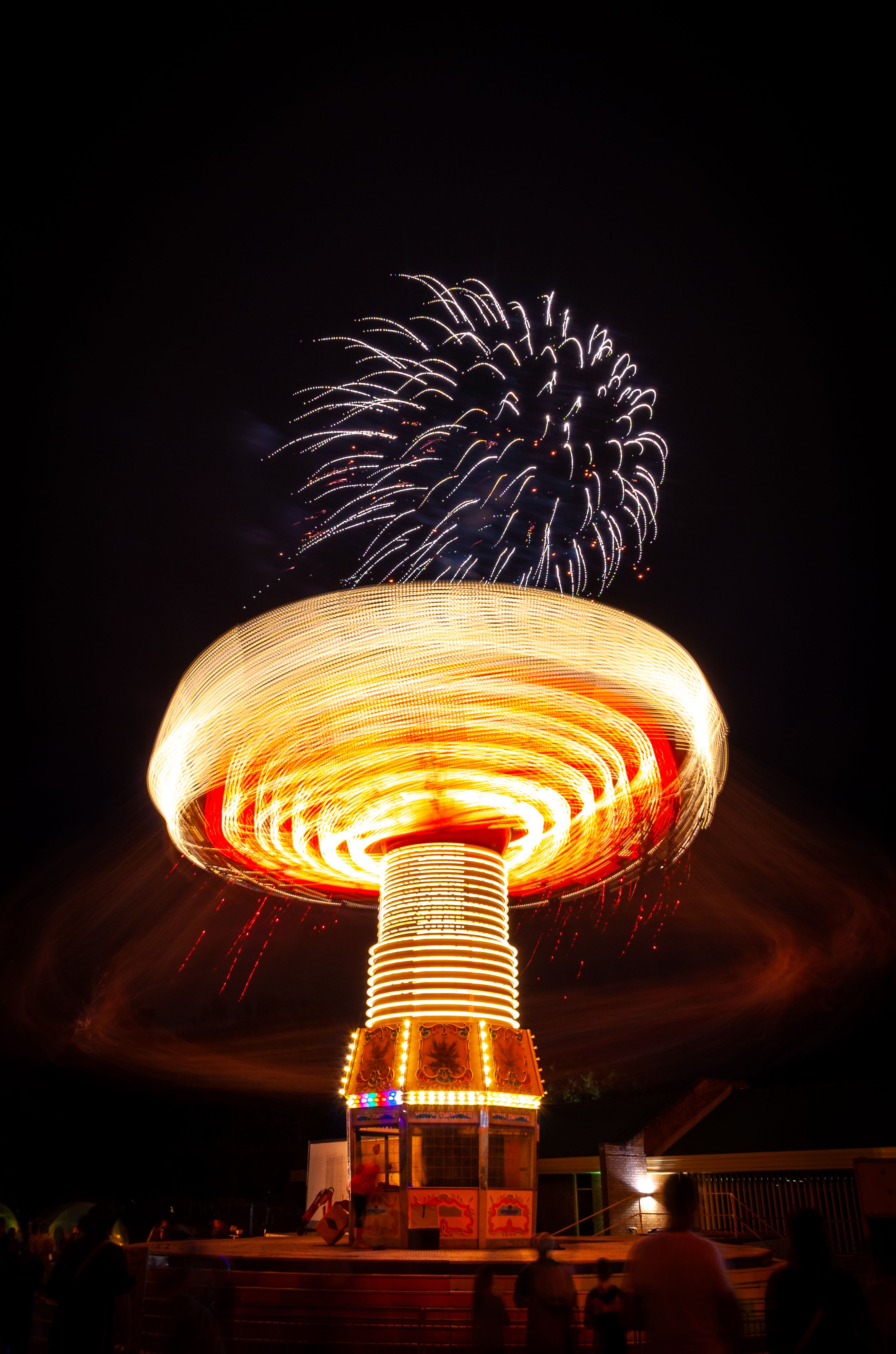 Vibrant Night at Sydney Amusement Park with Fireworks · Free Stock Photo