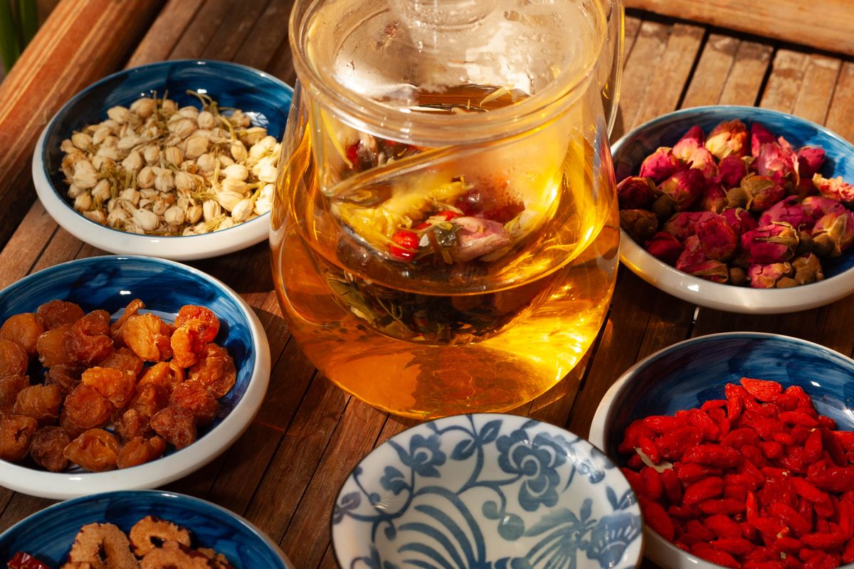 Healthy chamomile evening tea guide photo with practical daily wellness habits today