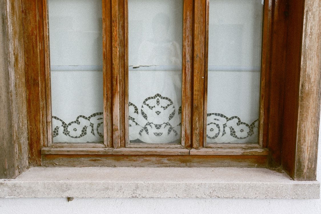 Vintage Wooden Window with Lace Curtains · Free Stock Photo