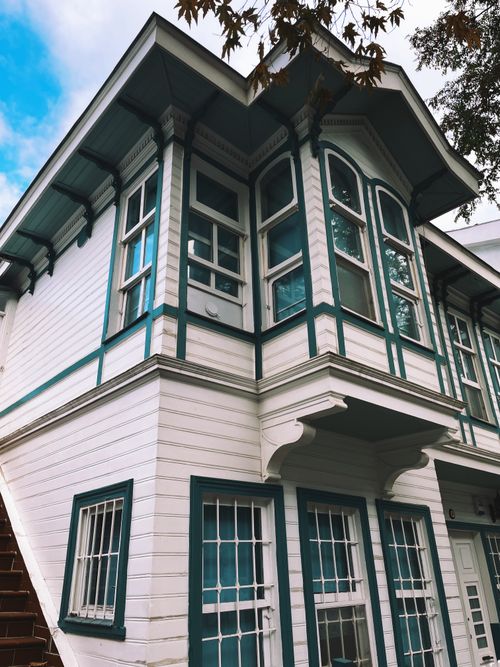 Free A beautifully detailed Victorian house corner captured in daylight. Stock Photo
