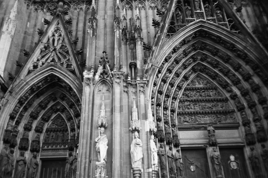 Fotografia Em Tons De Cinza Do Monumento