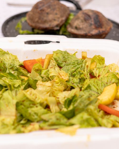 Free A fresh mixed salad with grilled portobello mushrooms, ideal for healthy dining. Stock Photo