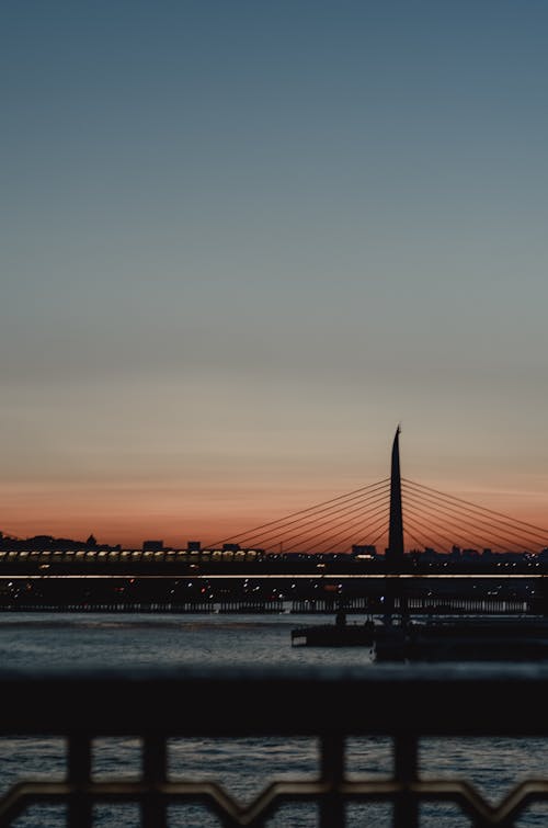 夜明けの川の写真