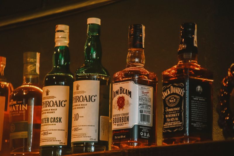 7 Epic Whiskey Bars Mumbai BKC Locals Love (2026)