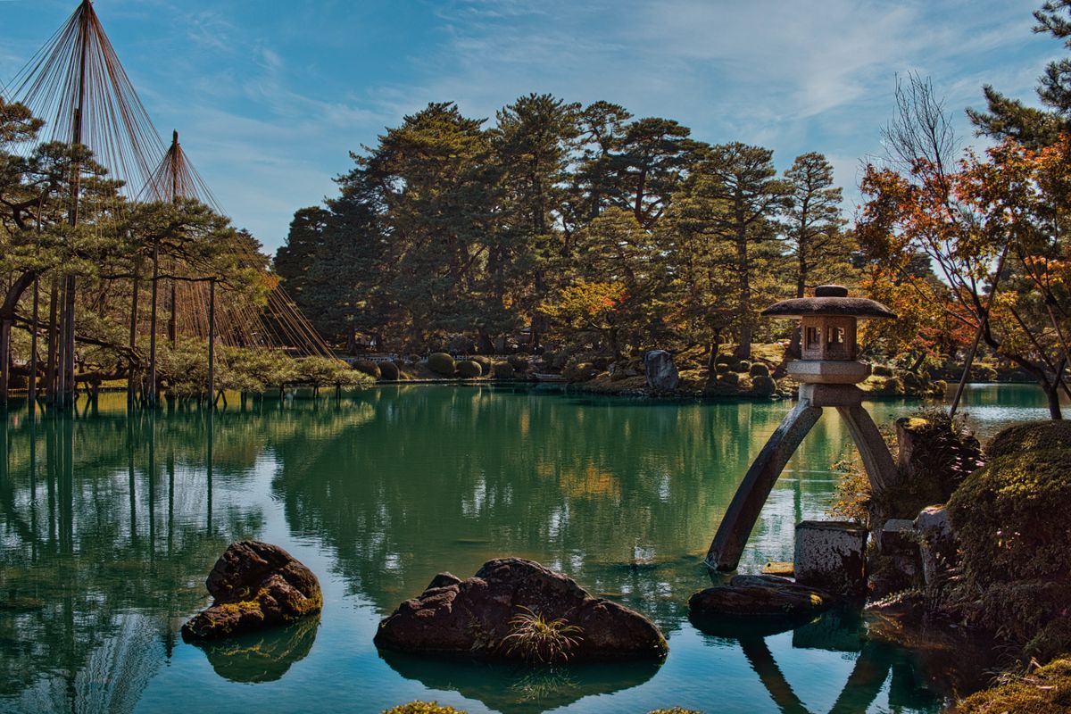Kenrokuen Garden in Kanazawa, Japan — lantern and tranquil pond