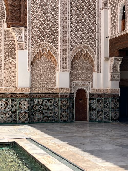 Free Stunning Moroccan architecture showcasing detailed mosaics and arches. Stock Photo