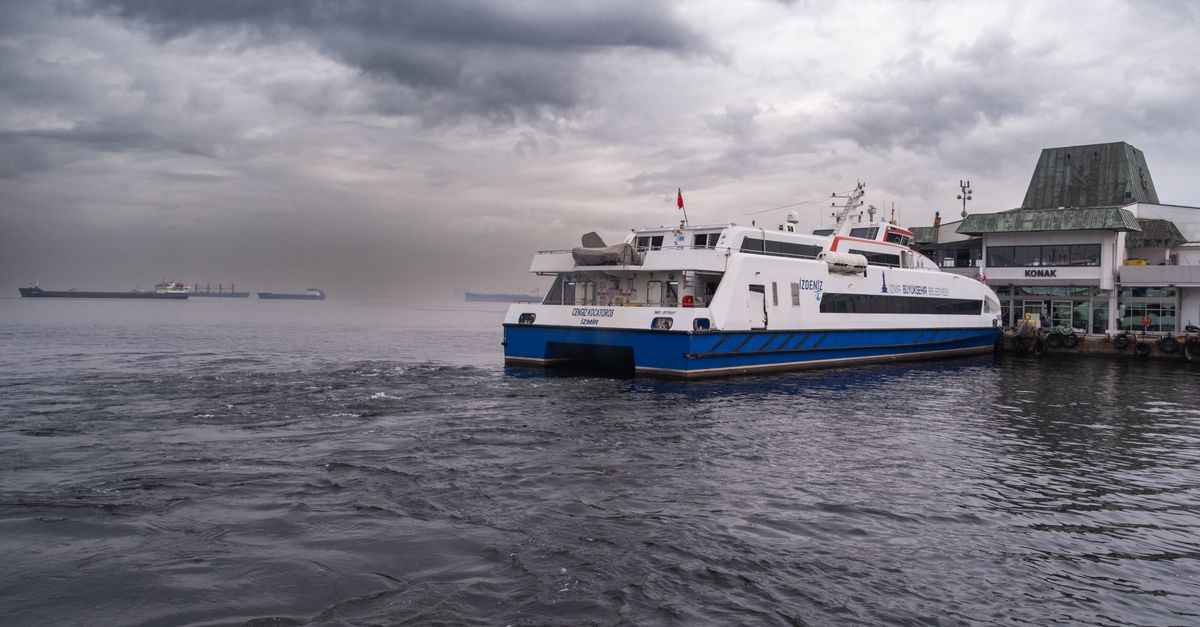 DR Congo Suspends Boat Near Kinshasa Amid Ebola Concerns