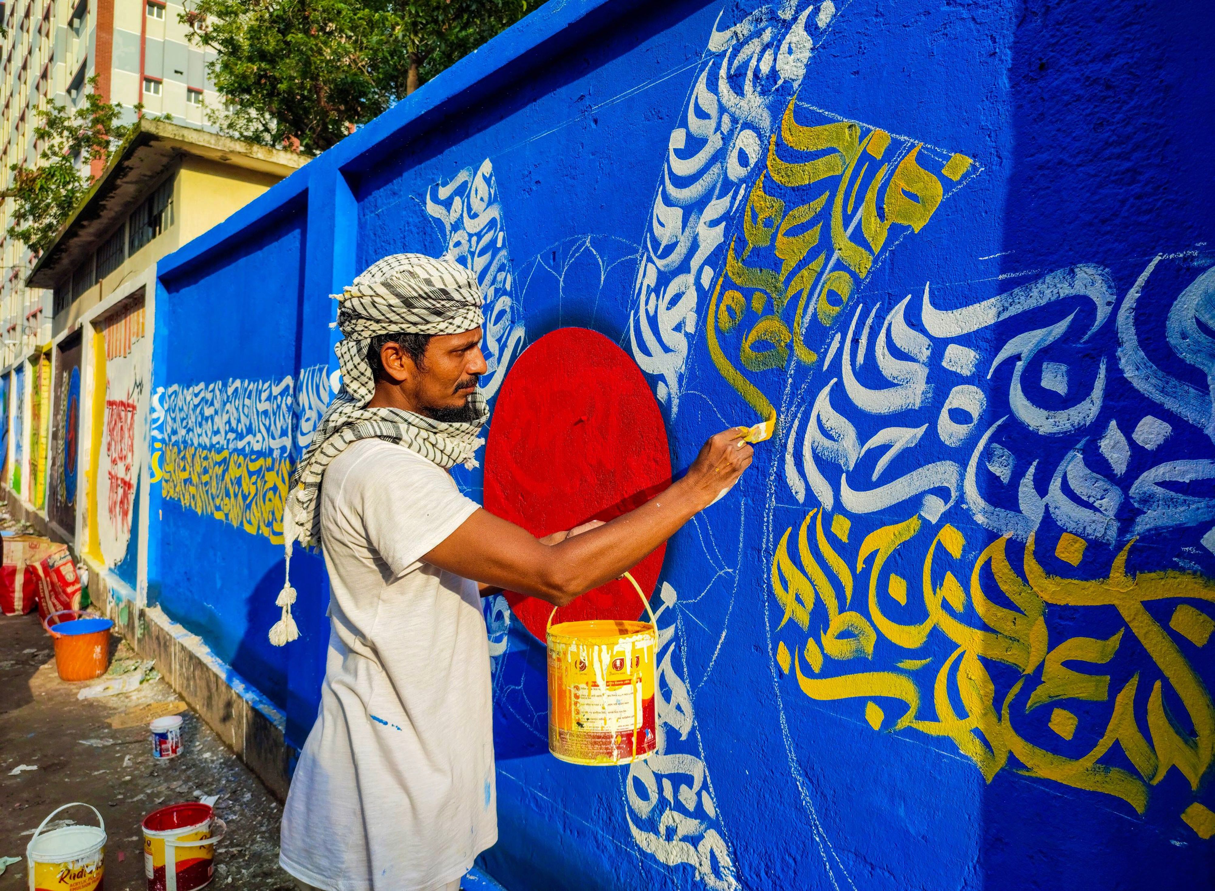 Street Artist Painting Colorful Mural on Wall · Free Stock Photo