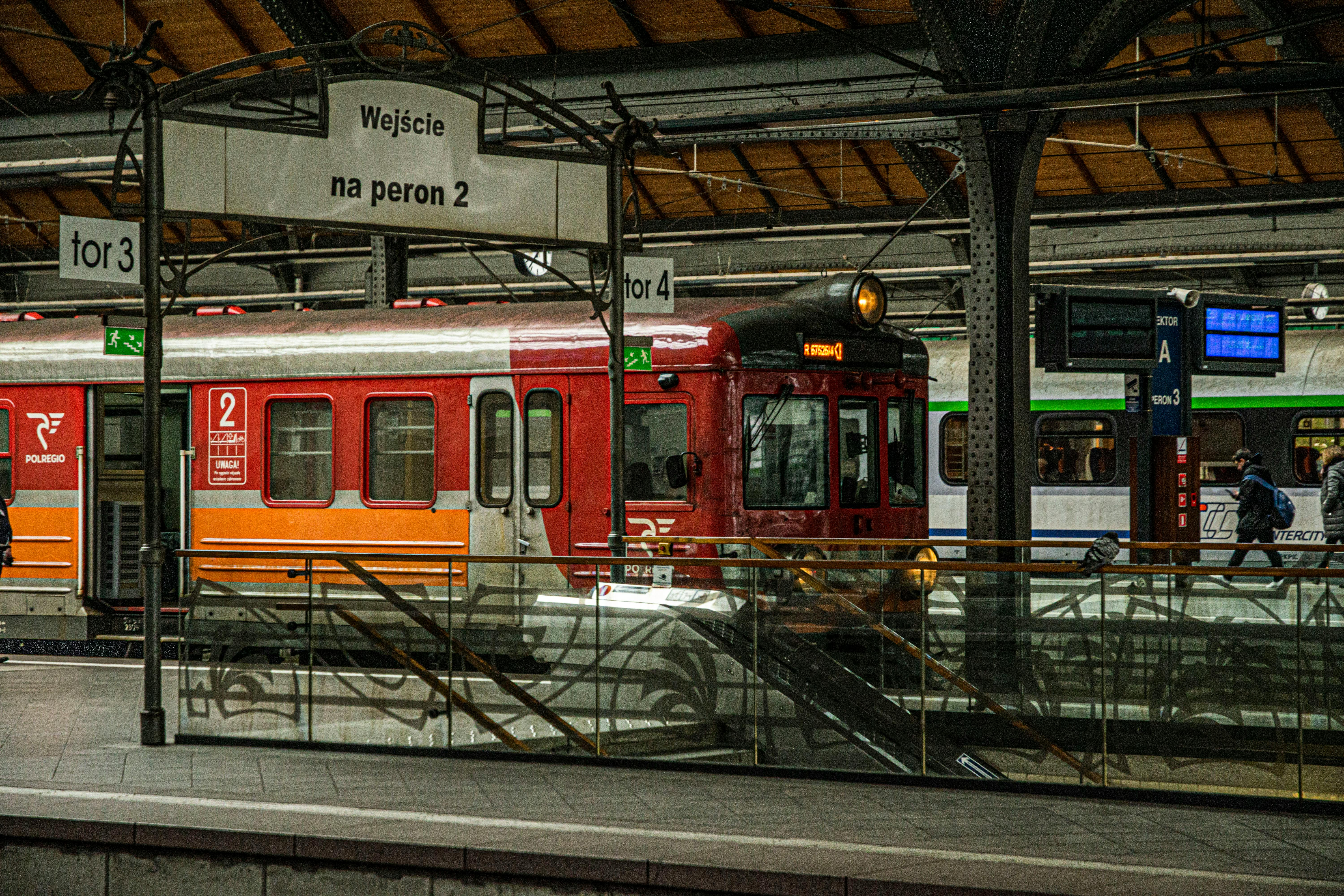 best general travel card — Photo by SHOX ART on Pexels