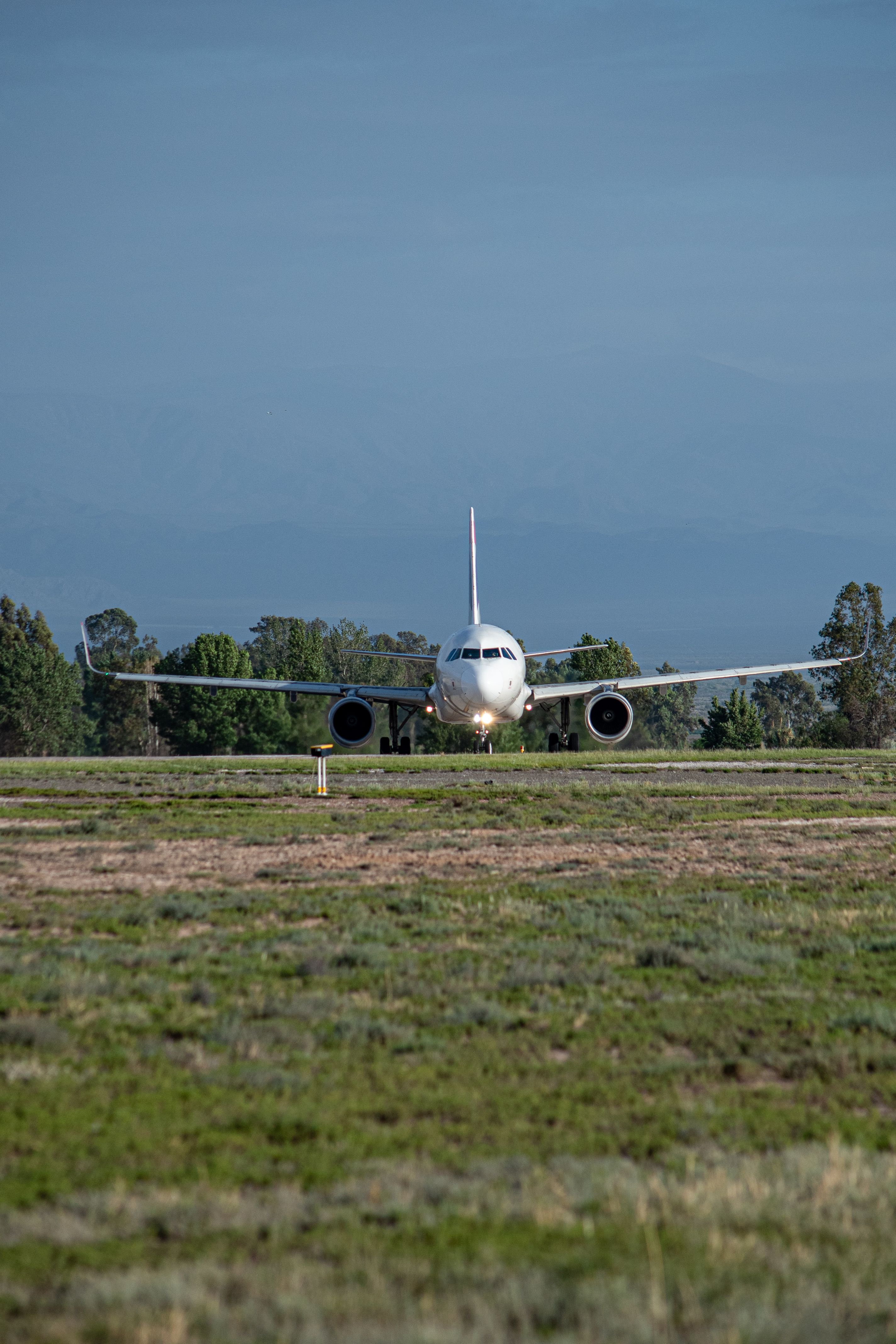 Lietadlo Frontier Airlines na denverskom letisku zachytilo osobu na dráhe