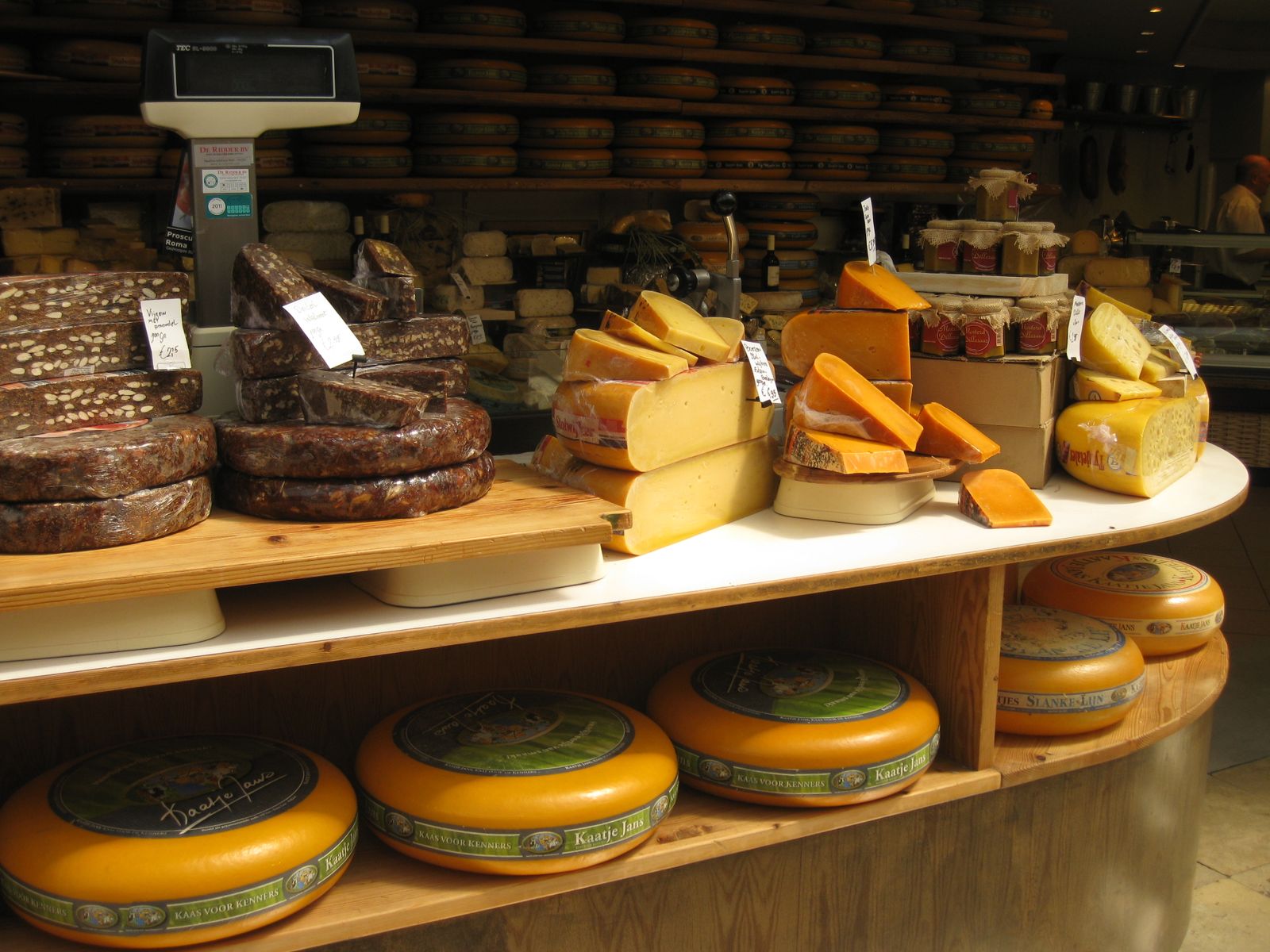 Zwei Käse-Rückrufe binnen zwei Tagen: Listerien in Brie-Torten und Bio-Hartkäse