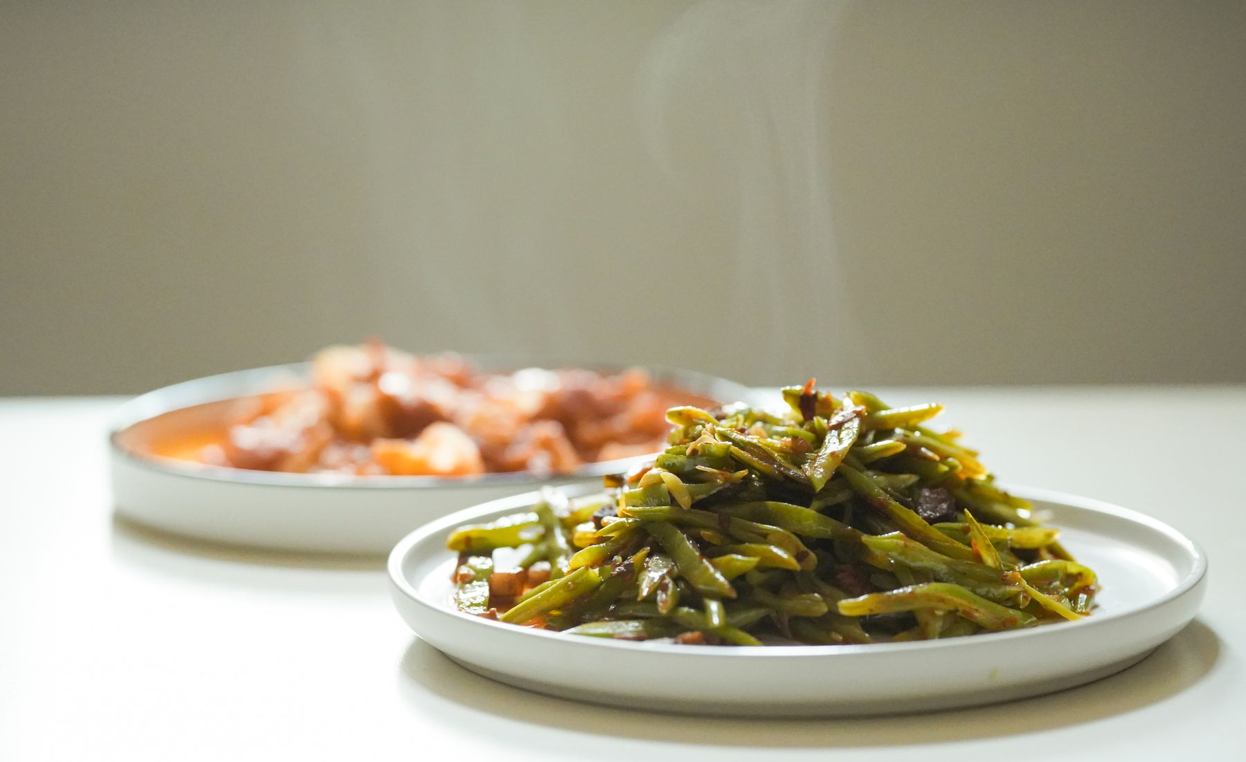 A steaming plate of blistered green beans — photo by Cats Coming on Pexels