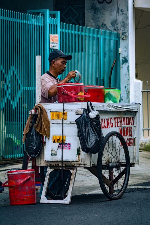 Street Vendor Selling Traditional Indonesian Drinks Free Stock Photo street-vendor-selling-traditional-indonesian-drinks-free-stock-photo