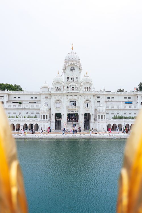 Free Elegant view of the Golden Temple in Amritsar reflecting in the water. Stock Photo
