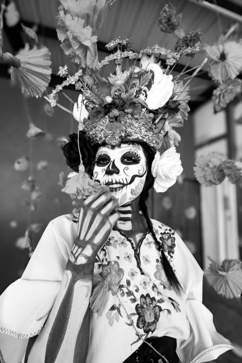 Free Black and white portrait of a Mexican Catrina with skeleton makeup and an ornate floral headdress. Stock Photo