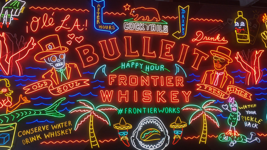 Tag der Neon-Schilder