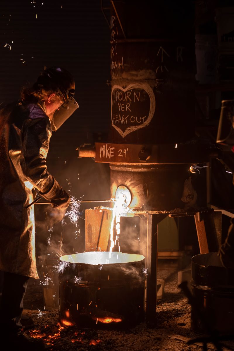 What to look for? — Protective clothing against heat and flame in a furnace and high-heat environment