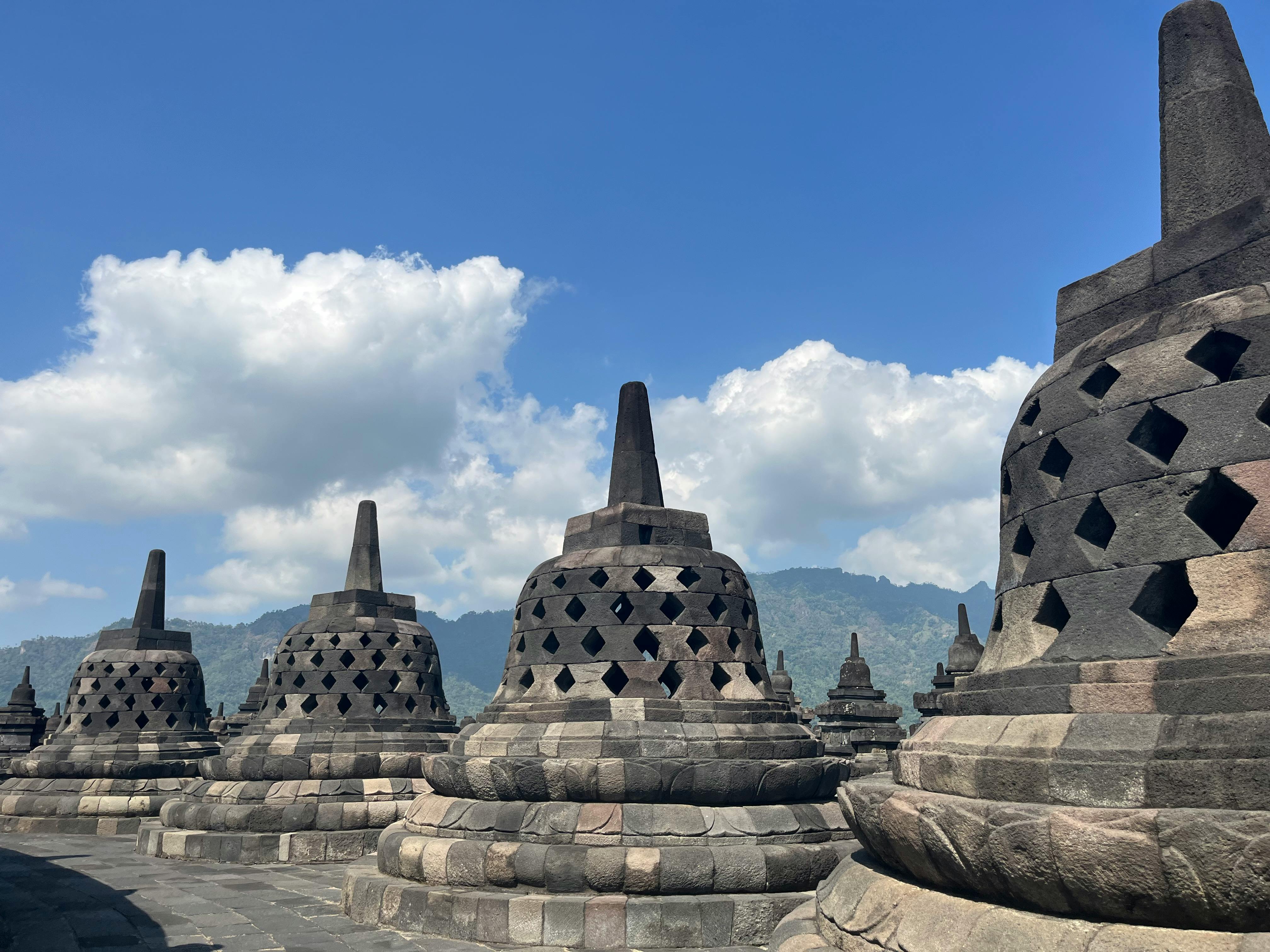 Sejarah Singkat dan Keajaiban Borobudur