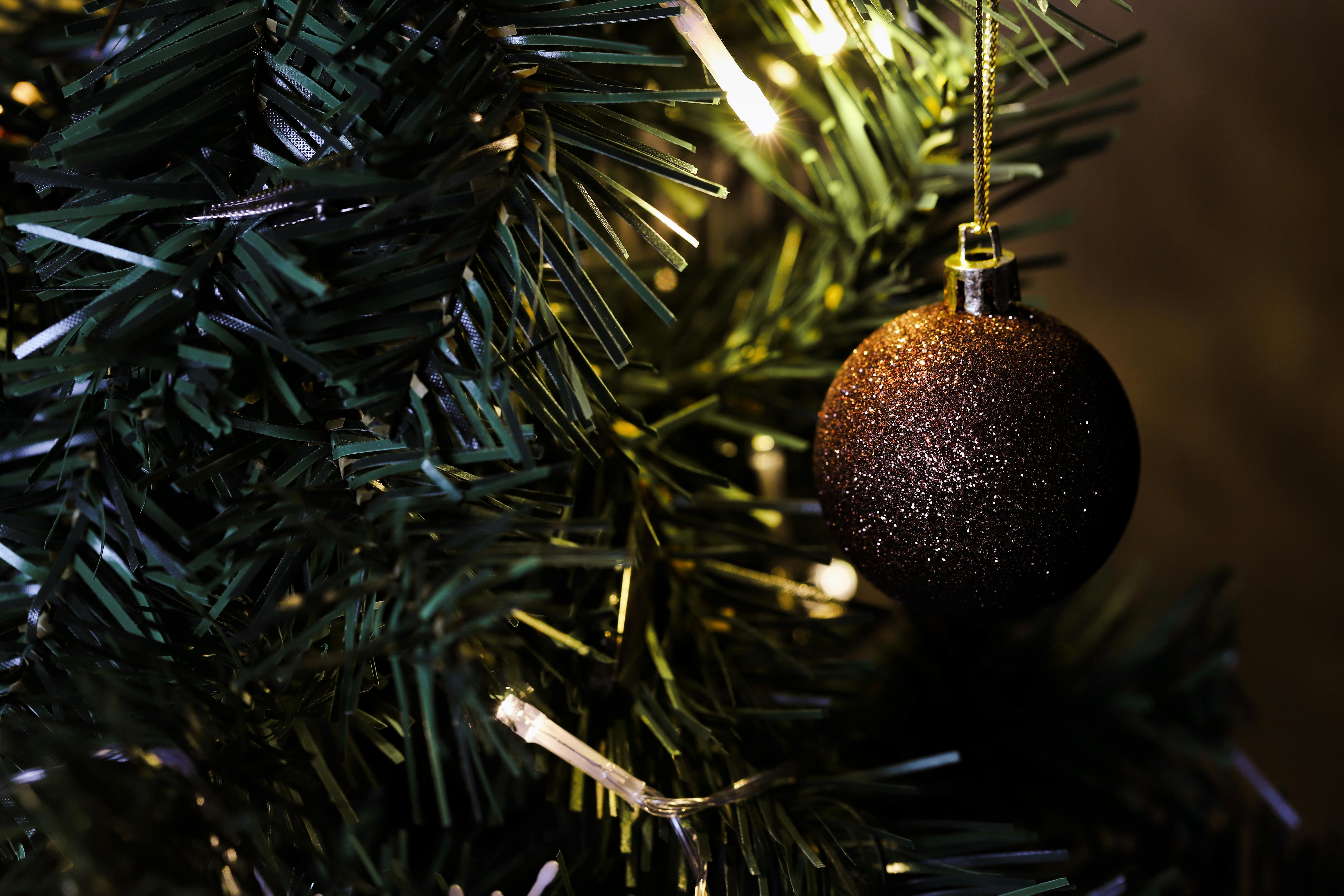 These Christmas Songs Most Likely to Tank Productivity at Work, Study Finds — Photo by Christina & Peter on Pexels