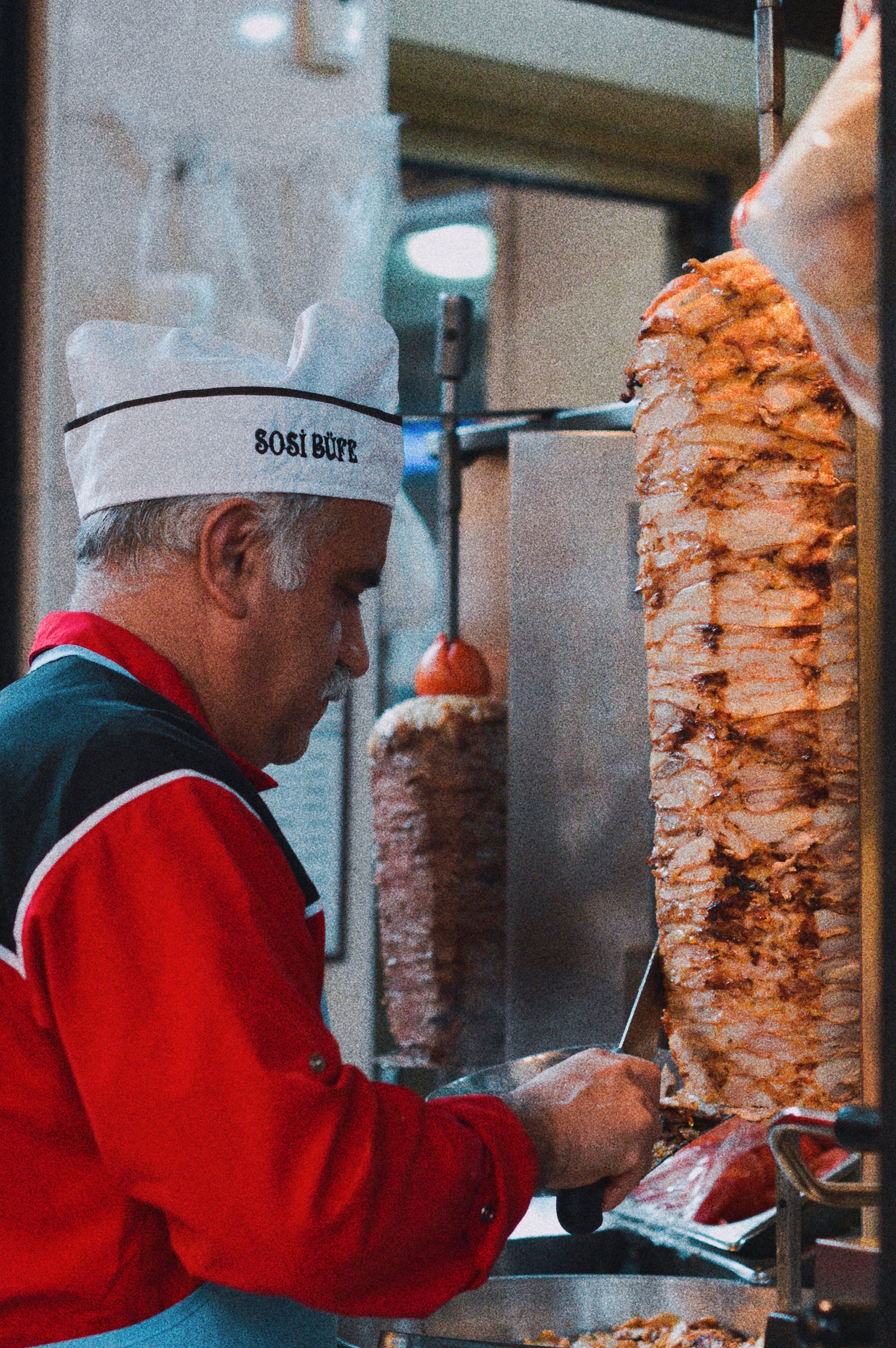 Chef Preparing Traditional Turkish Döner Kebab · Free Stock Photo