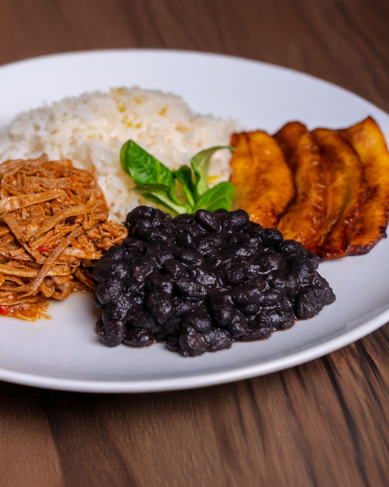 Arroz con Menestra y Carne Asada