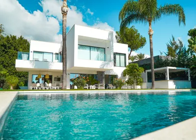 Exterior de villa de lujo en la Costa del Sol