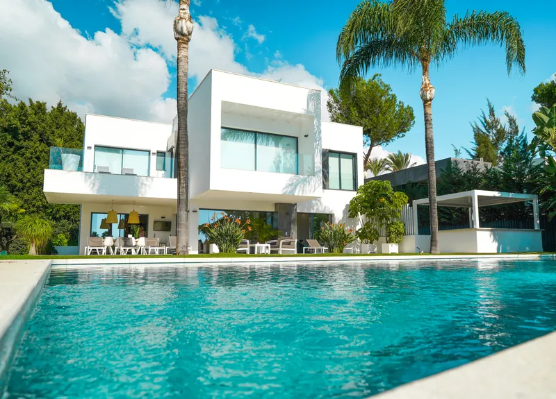 Exterior de villa de lujo en la Costa del Sol