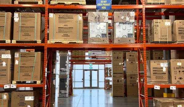 Warehouse boxes for China fulfillment vs US fulfillment comparison