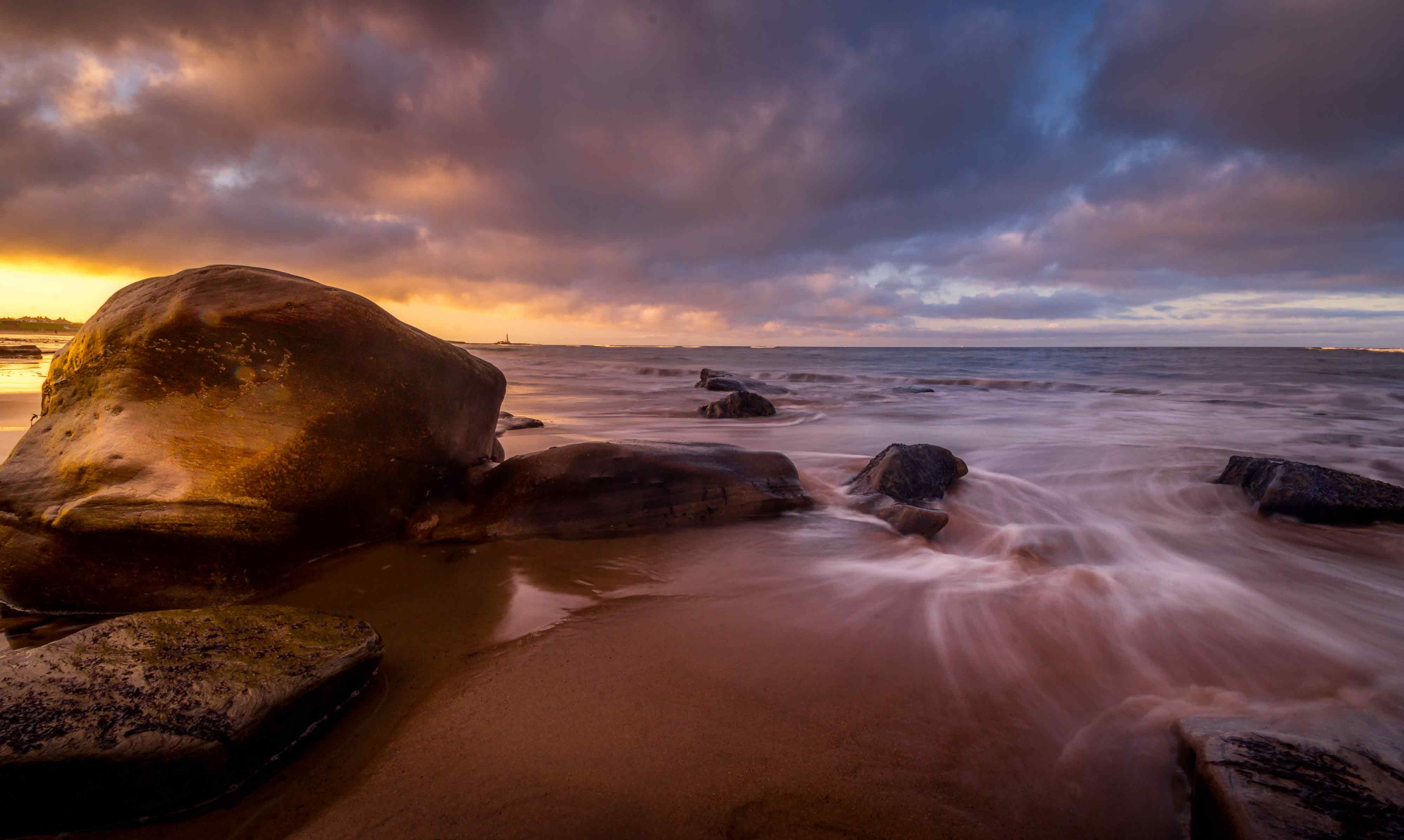 Dramatic Coastal Sunset with Rocky Shoreline · Free Stock Photo