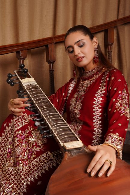 3. Menantang Model Industri Musik Tradisional 3. Menantang Model Industri Musik Tradisional
