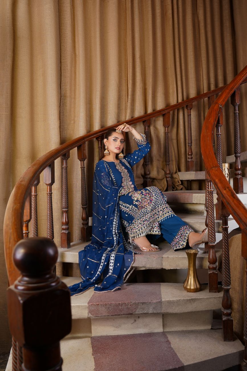 Stunning Bridal Spiral Traditional Dress