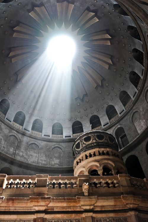 Free A stunning view of sunlight streaming through a cathedral dome, highlighting architectural beauty. Stock Photo