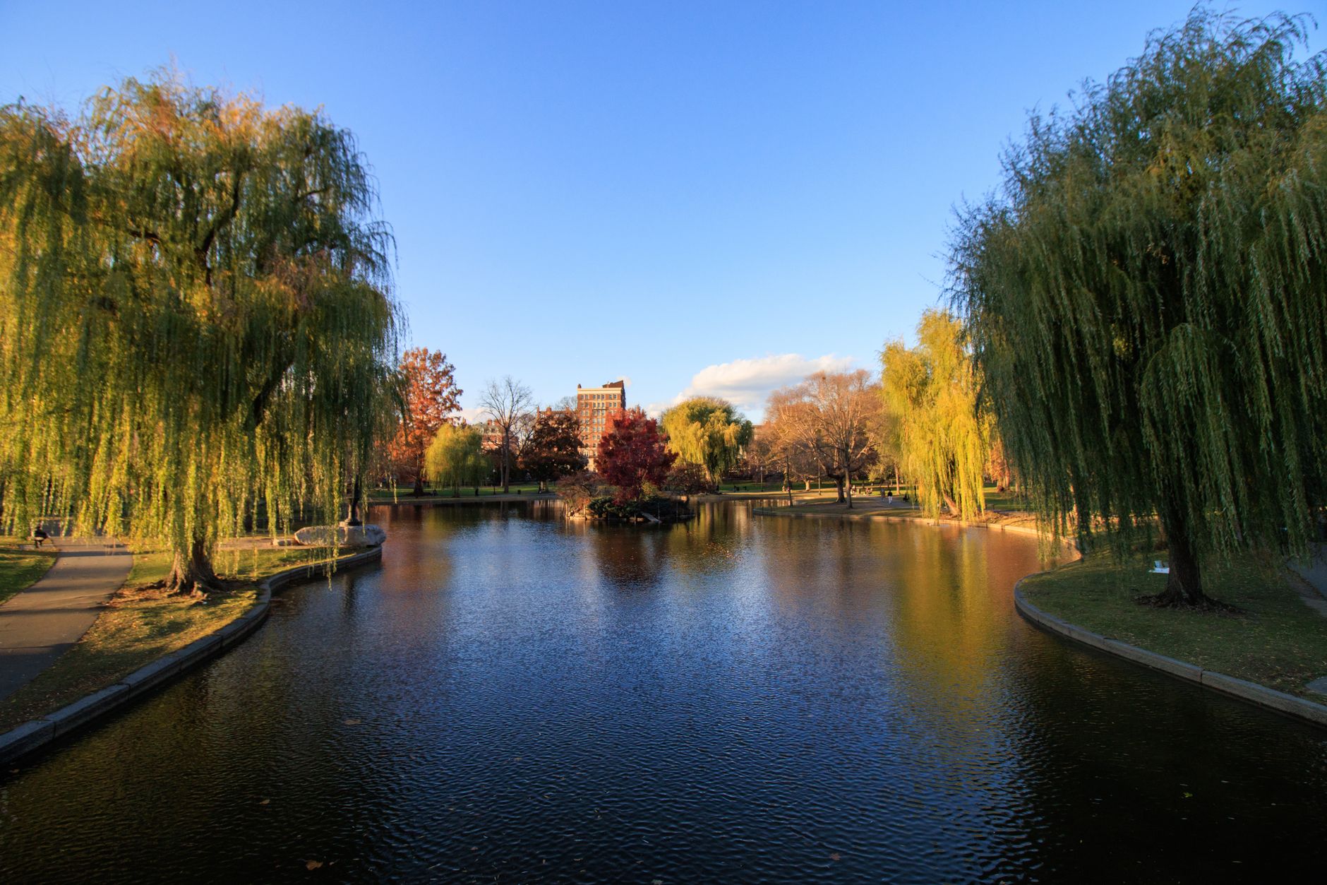 Best Boston suburbs for commuters in 2026 — Newton, Wellesley, Needham and beyond