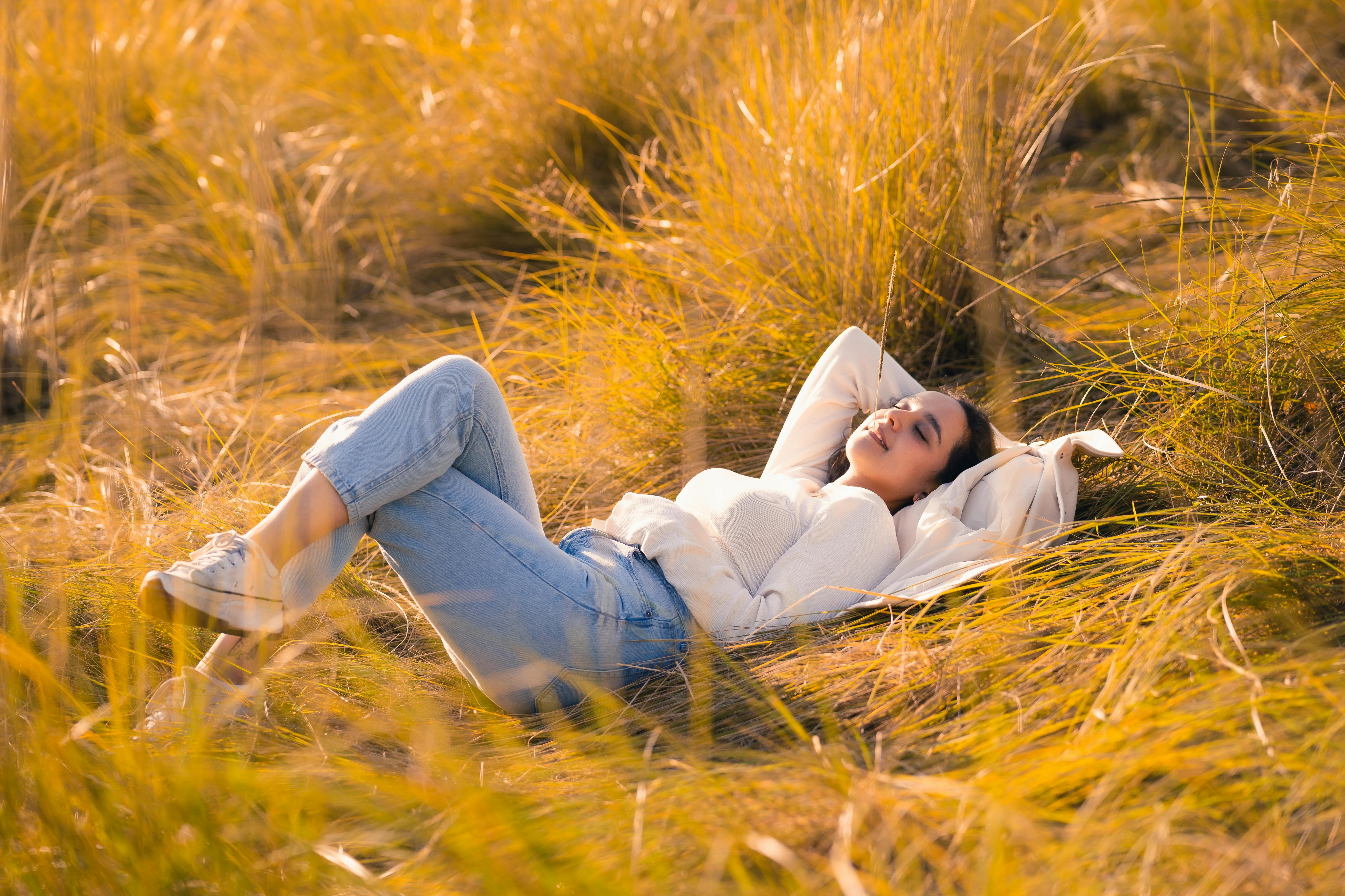 Lifestyle Tries: Spending 24 hours at a cafe — Photo by Julio Lopez on Pexels