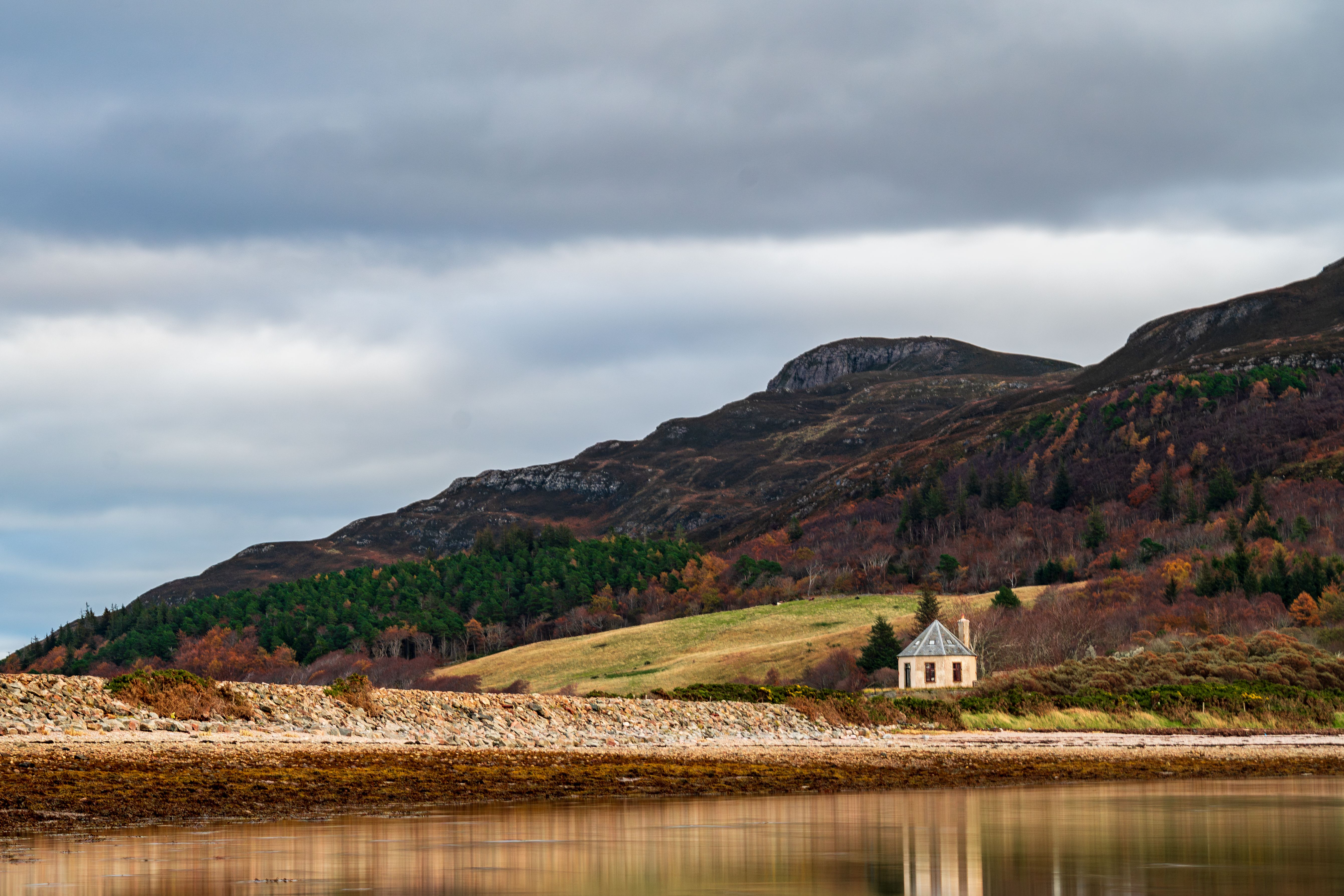 Scenic Landscape with Rolling Hills and Countryside Cottage · Free ...