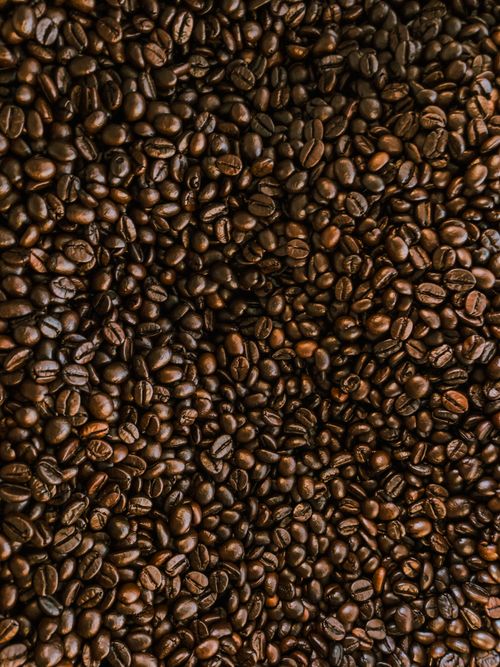 Free Close-up of freshly roasted coffee beans with rich texture and aroma, captured in İzmir, Türkiye. Stock Photo