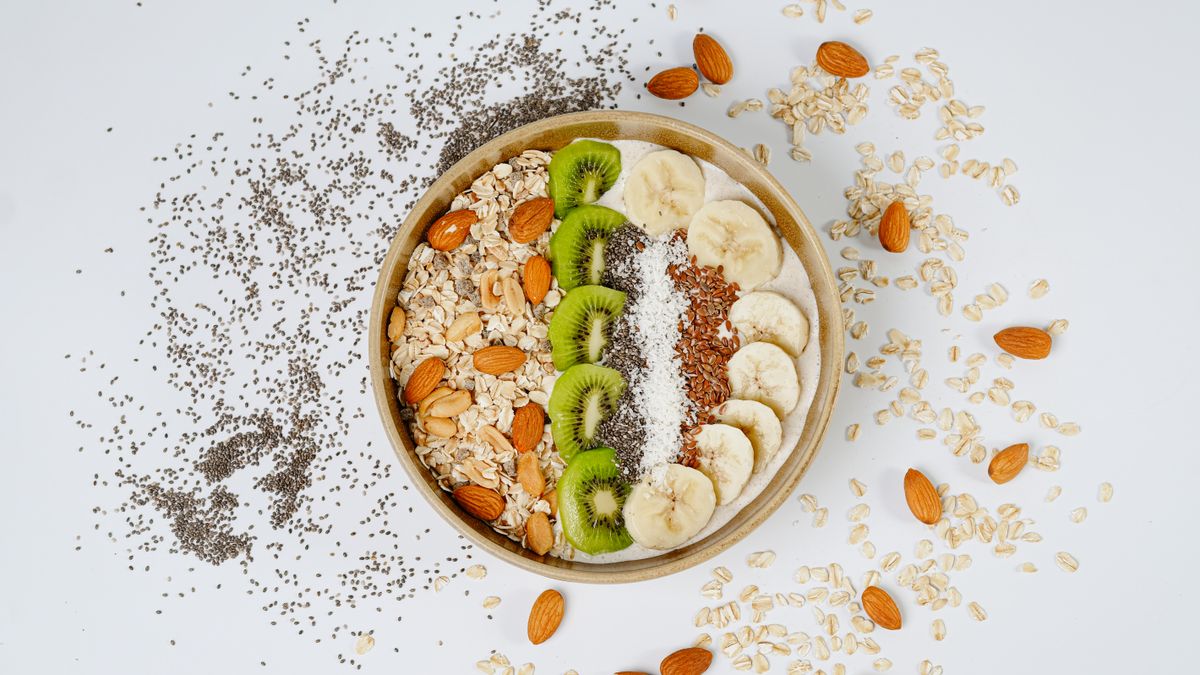 Banana, tahini and oat bowl