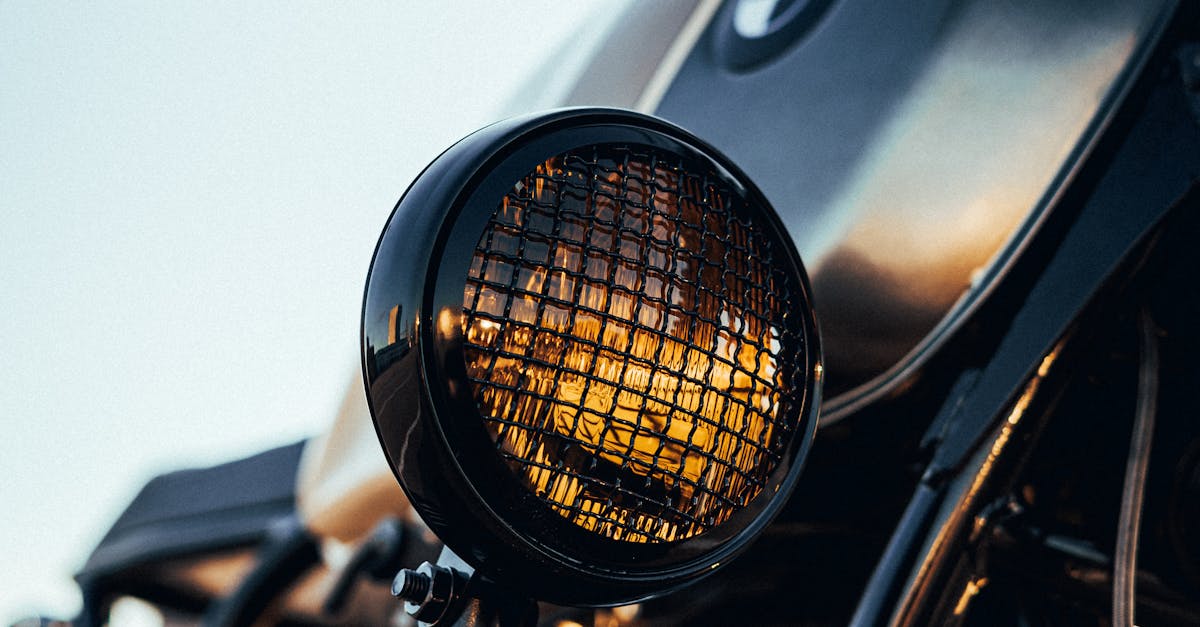 How to drive a clutchless motorcycle
