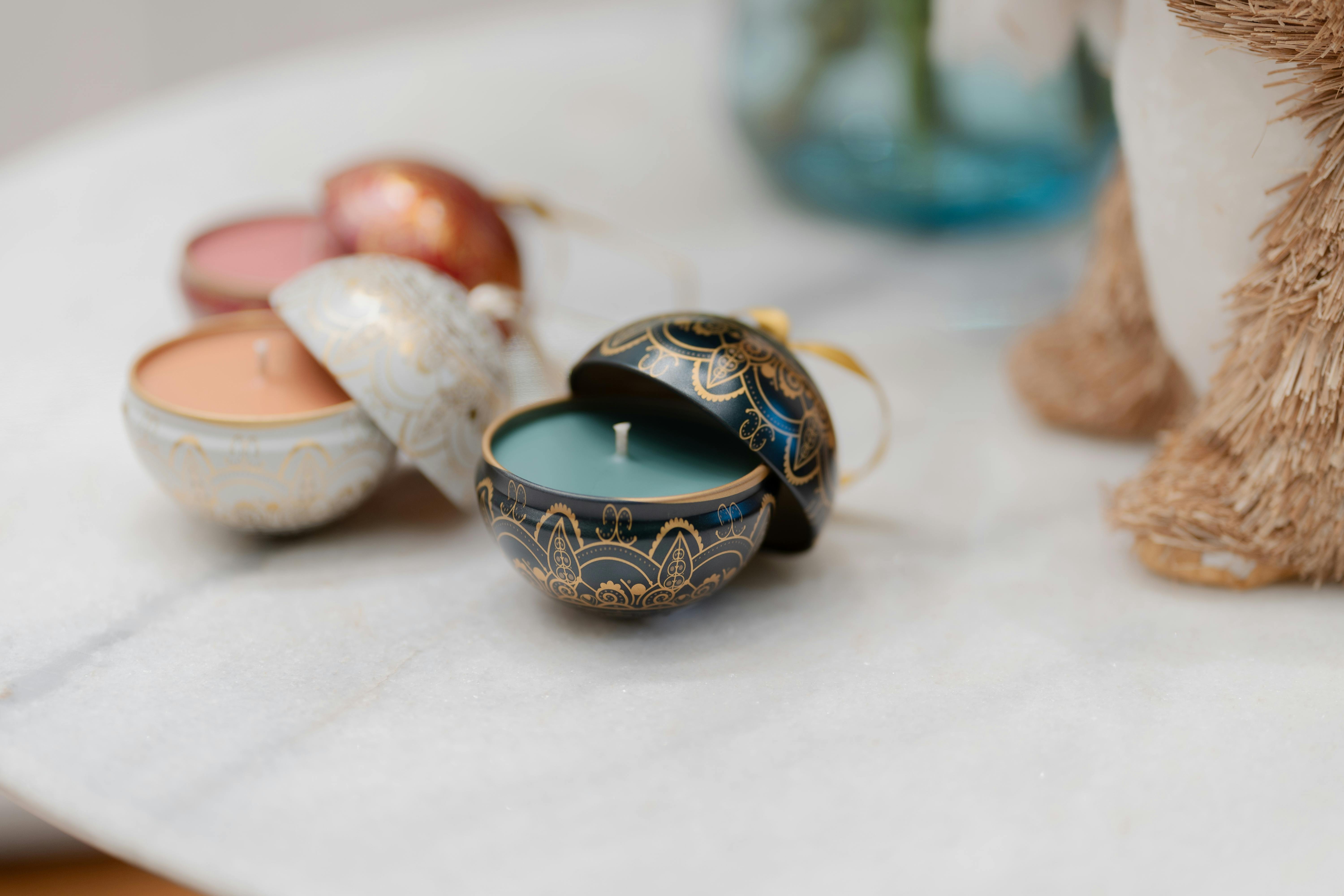 Experience an uplifted and energized state of mind with scented candles