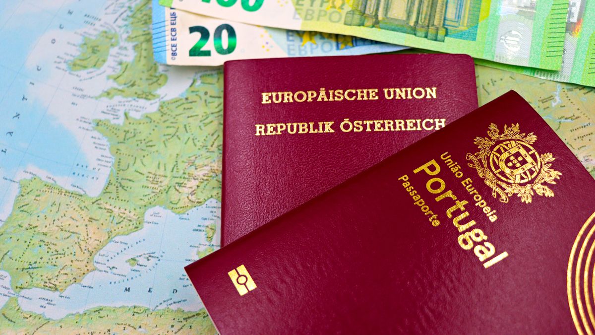 Pasaport ve döviz — dövizle askerlik işlemlerini simgeleyen görsel (temsilî görsel)