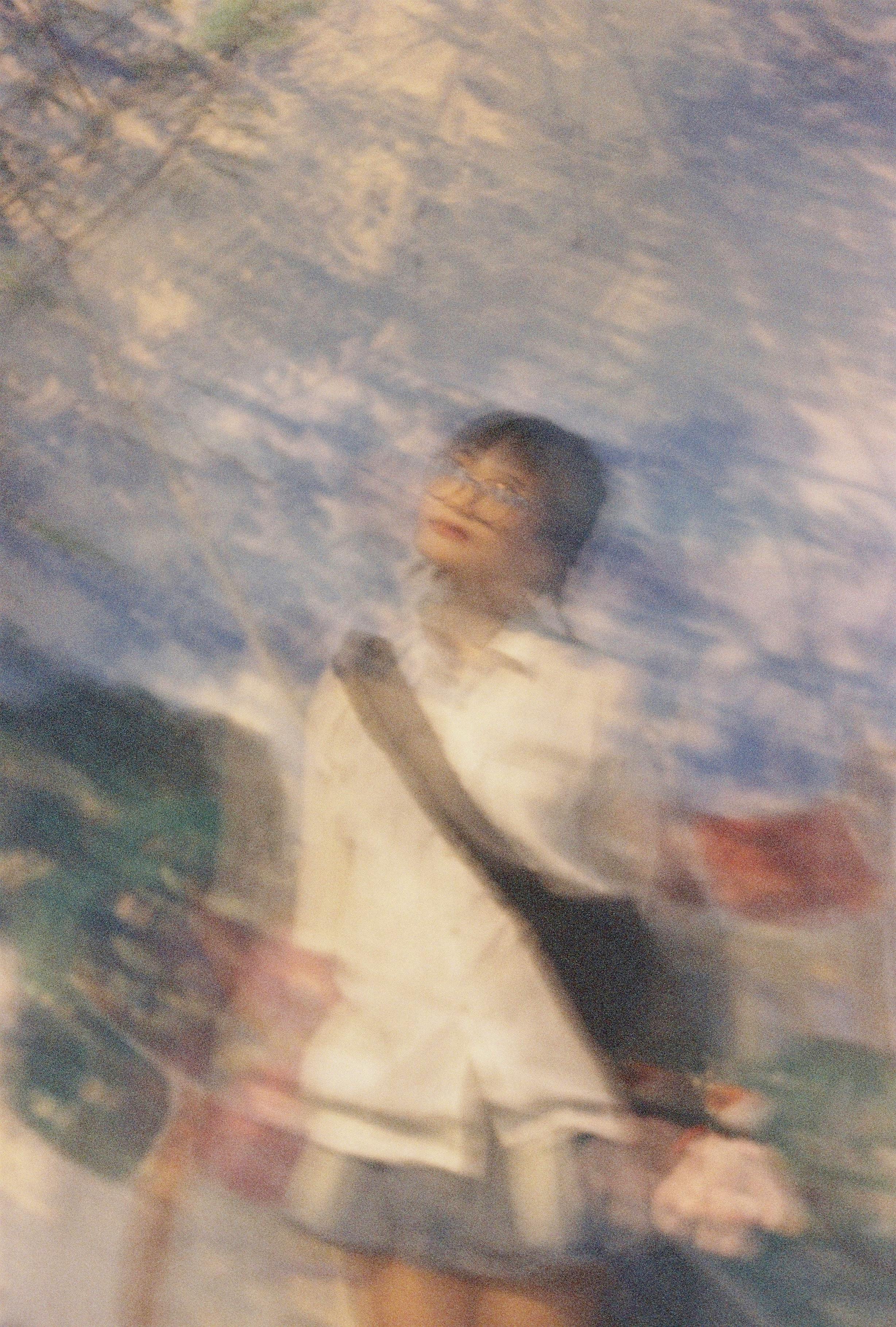 Kostenlos Abstraktes Bild einer Frau in einer surrealen, künstlerischen Unschärfeumgebung. Stock-Foto