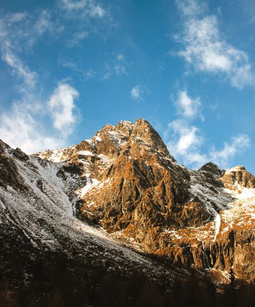 Free A stunning view of a snow-covered mountain peak under a clear blue sky, ideal for nature lovers. Stock Photo