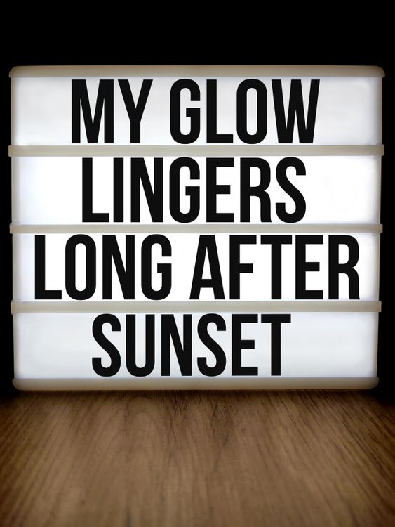 Inspirational Lightbox Quote on Wooden Surface · Free Stock Photo
