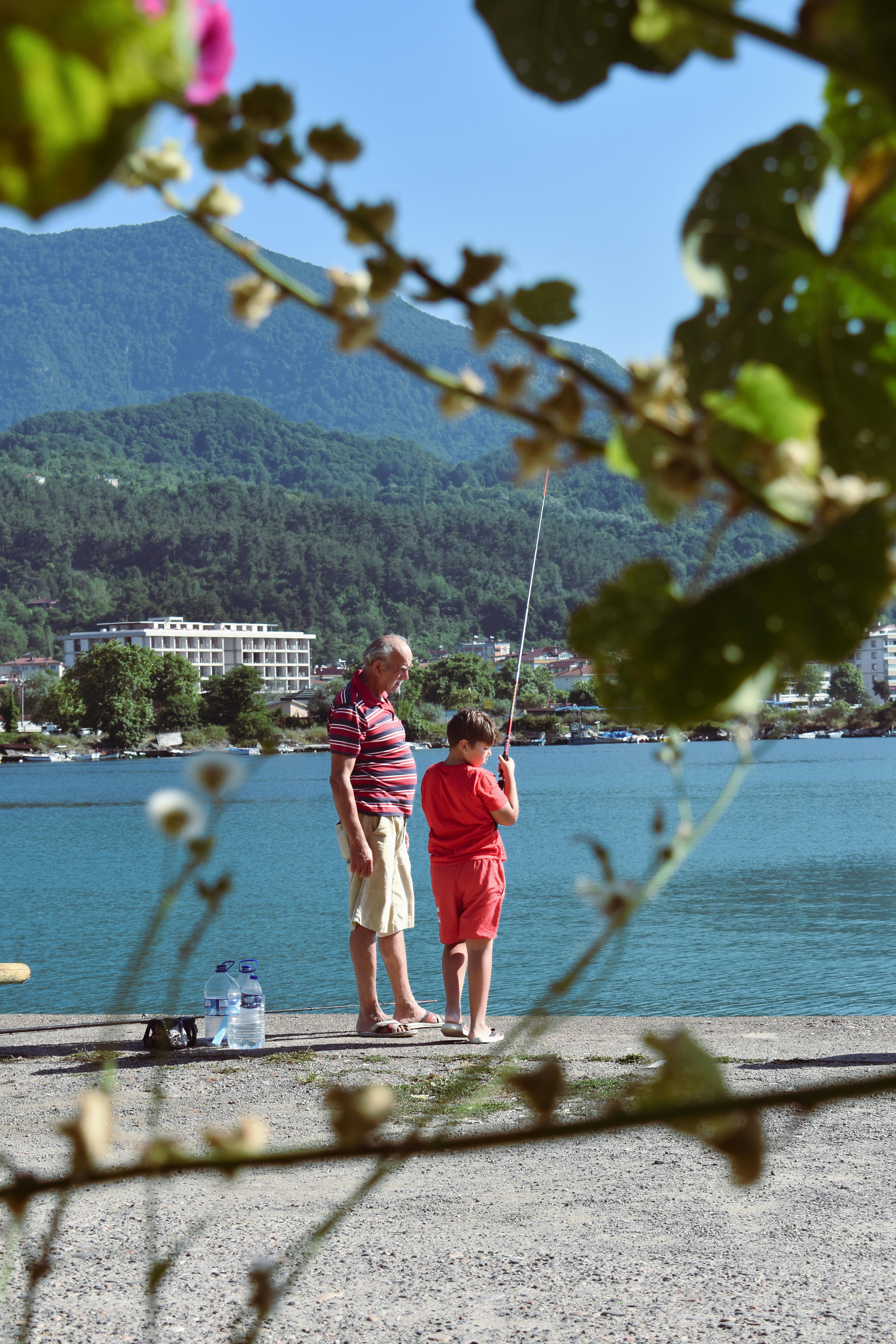 Cum organizezi o zi de pescuit cu familia în toamna 2025