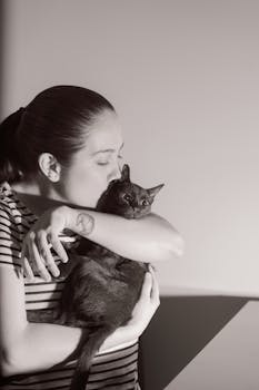 A loving moment between a woman and her cat indoors, captured in Heredia.