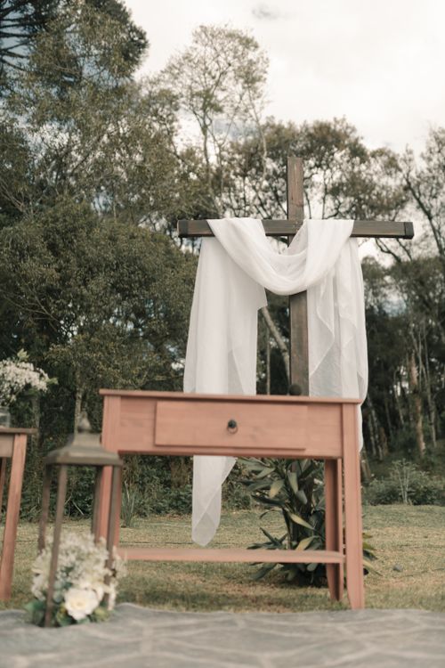 Free A rustic outdoor wedding venue featuring a wooden cross and altar setup. Stock Photo