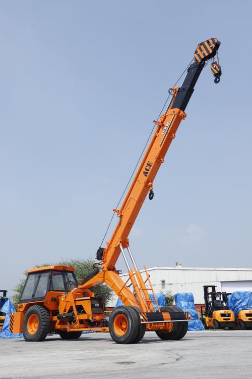 Free Elevated view of ACE mobile crane used in industrial construction in Faridabad, India. Stock Photo