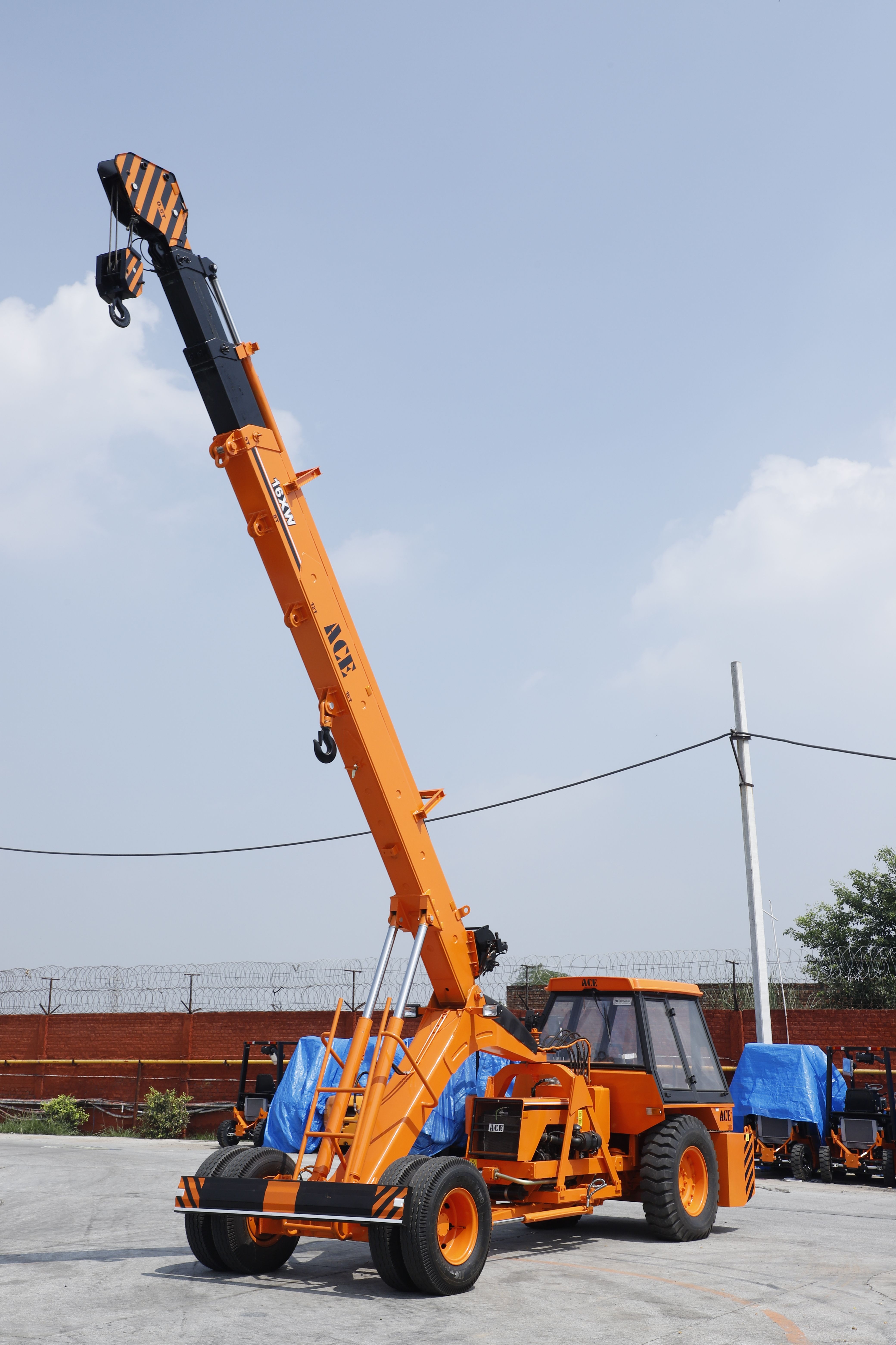 100 TON mobile crane equipment