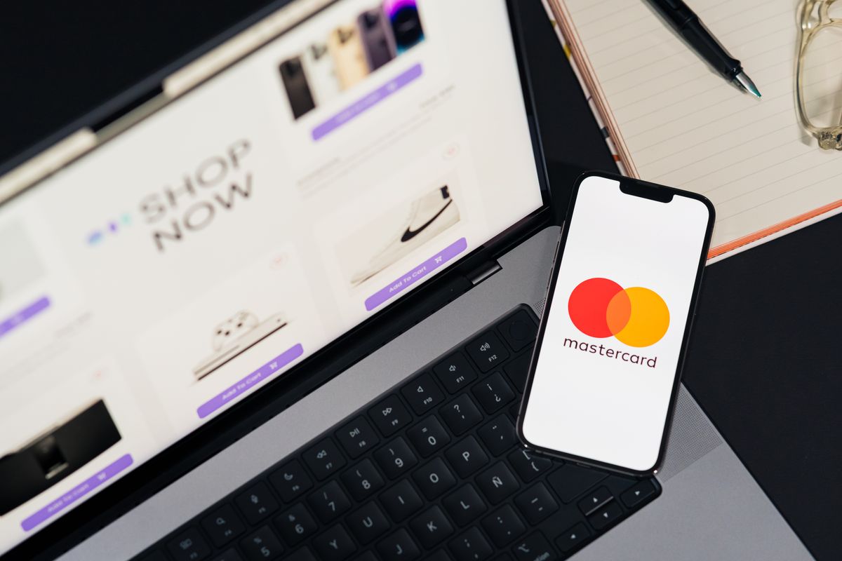 สมาร์ตโฟนและระบบ Digital Wallet ประกอบบทความฝากถอน wallet